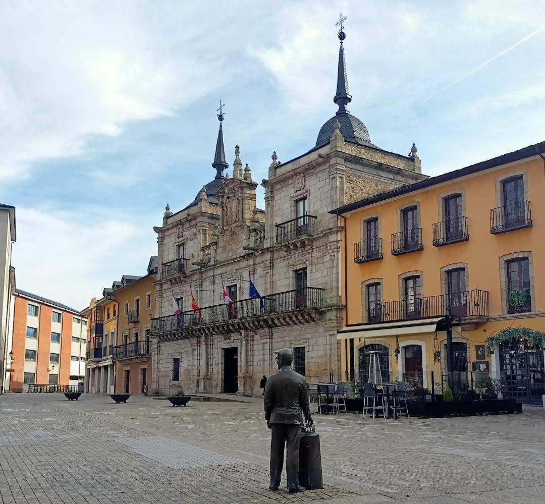 Apartamento Turistico Plaza Del Ayuntamiento Apartment Ponferrada Exterior photo