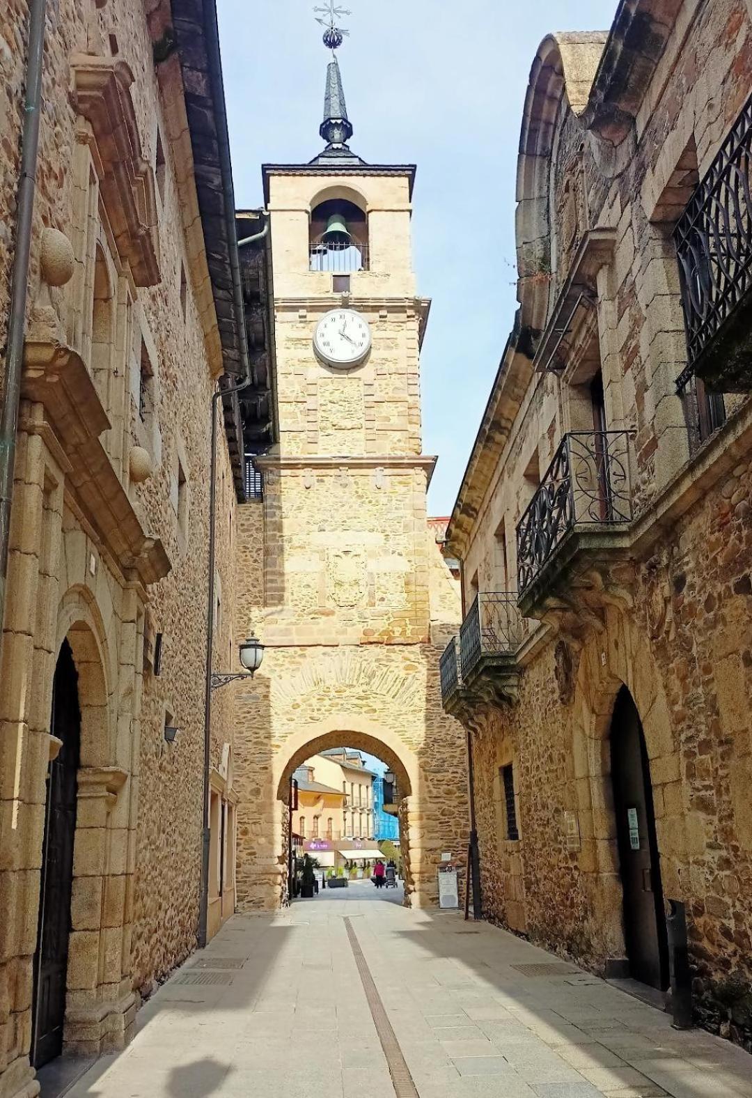 Apartamento Turistico Plaza Del Ayuntamiento Apartment Ponferrada Exterior photo